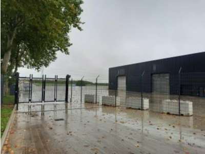 A louer local d'activité 325m² à Canly  sortie A1