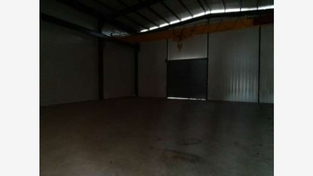 A louer local d'activité 325m² à Canly  sortie A1