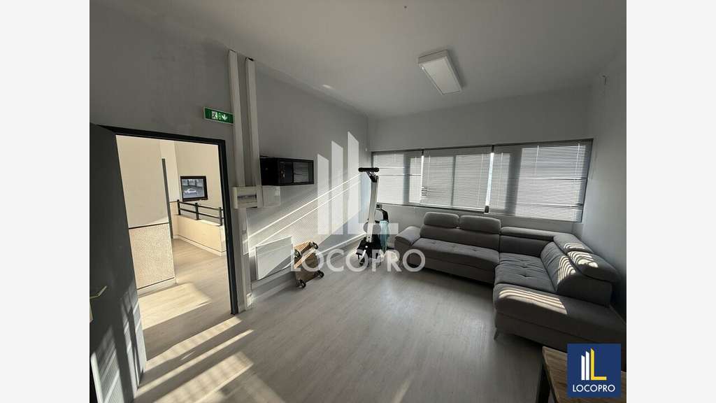 A louer local d'activité 600m² à Cannes accès fac