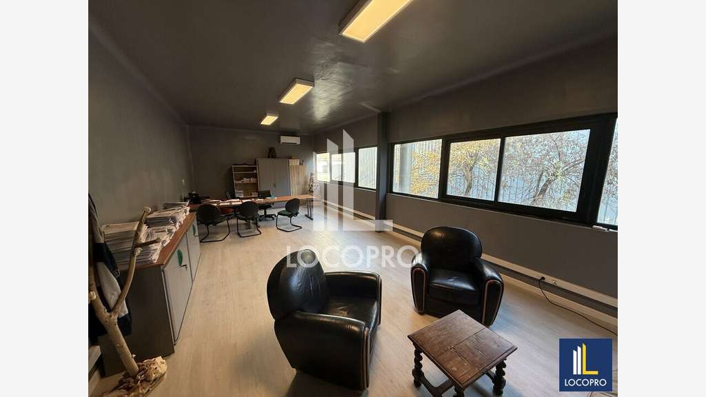 A louer local d'activité 600m² à Cannes accès fac