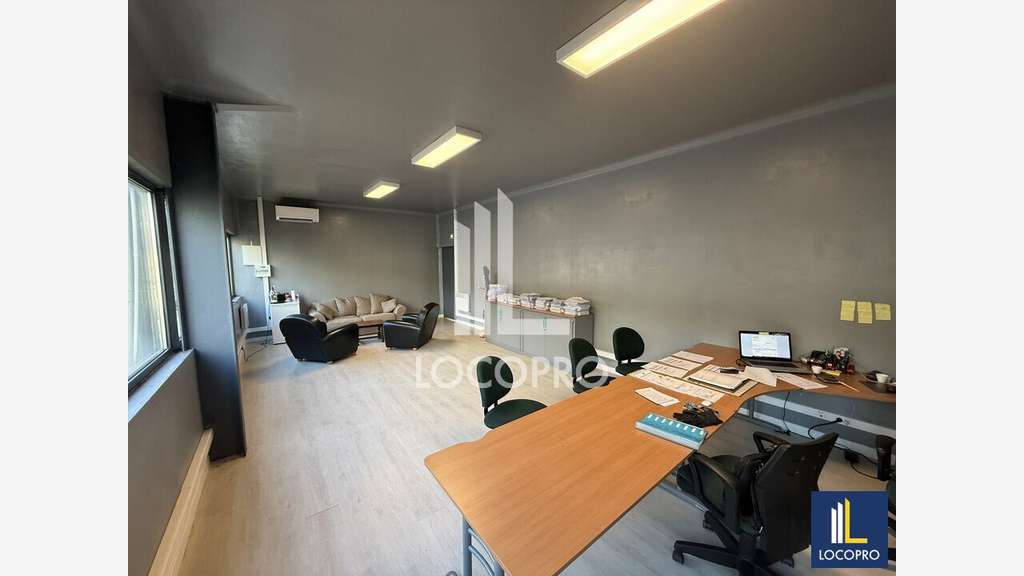 A louer local d'activité 600m² à Cannes accès fac