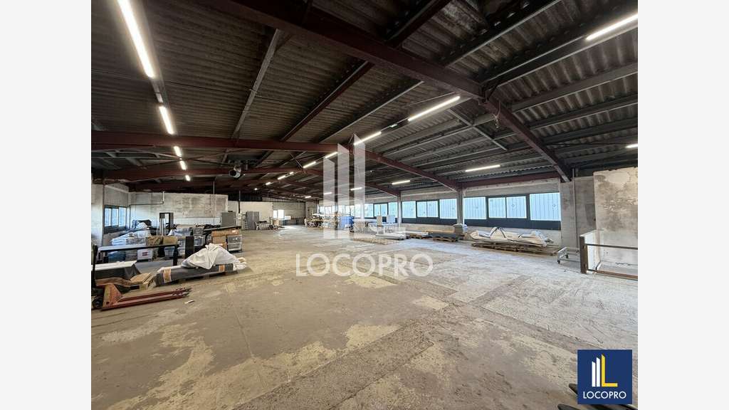 A louer local d'activité 600m² à Cannes accès fac