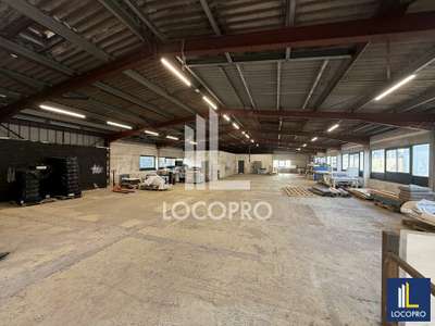 A louer local d'activité 600m² à Cannes accès fac