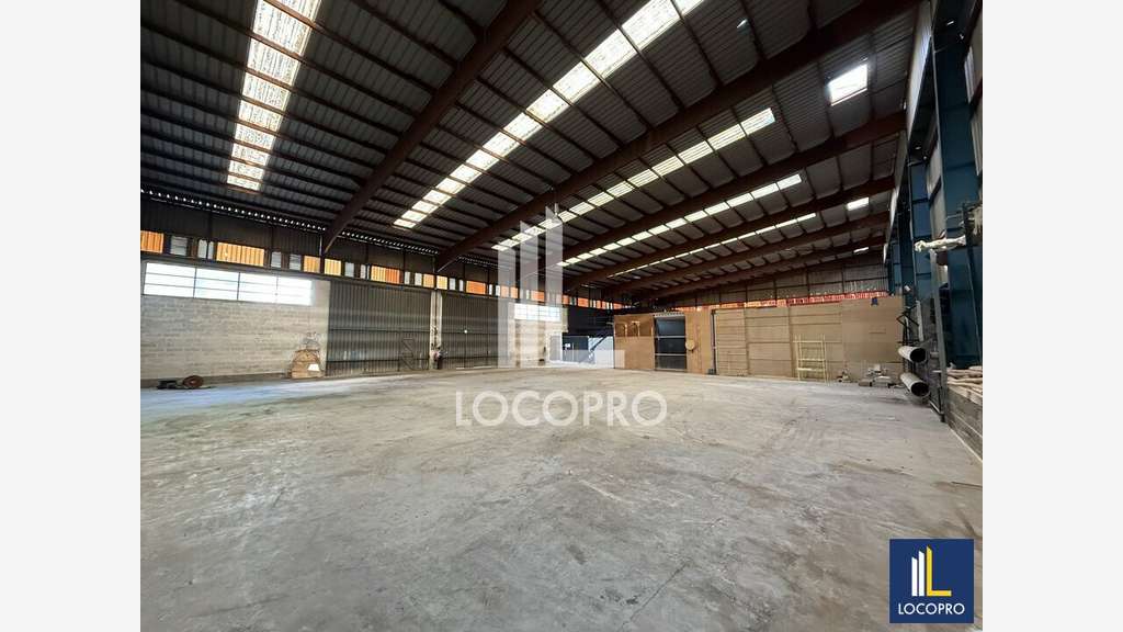 A louer local d'activité 1222m² ZI de la Frayère