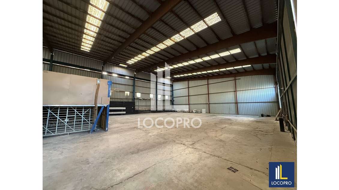 A louer local d'activité 1222m² ZI de la Frayère