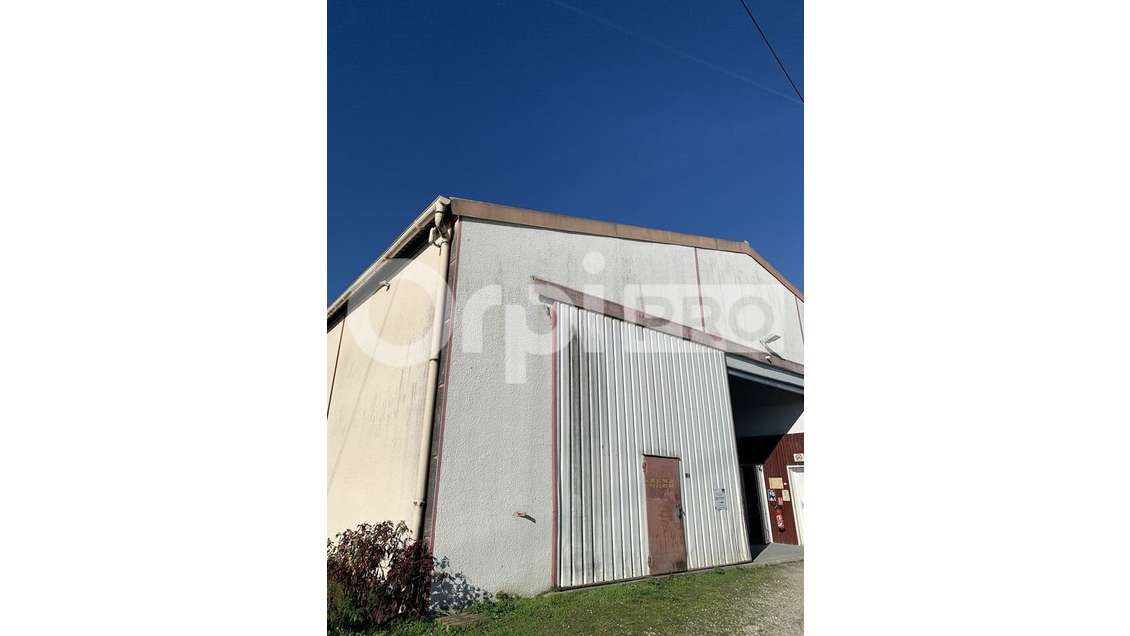 Local d'activité 800m² à louer à Carbon-Blanc