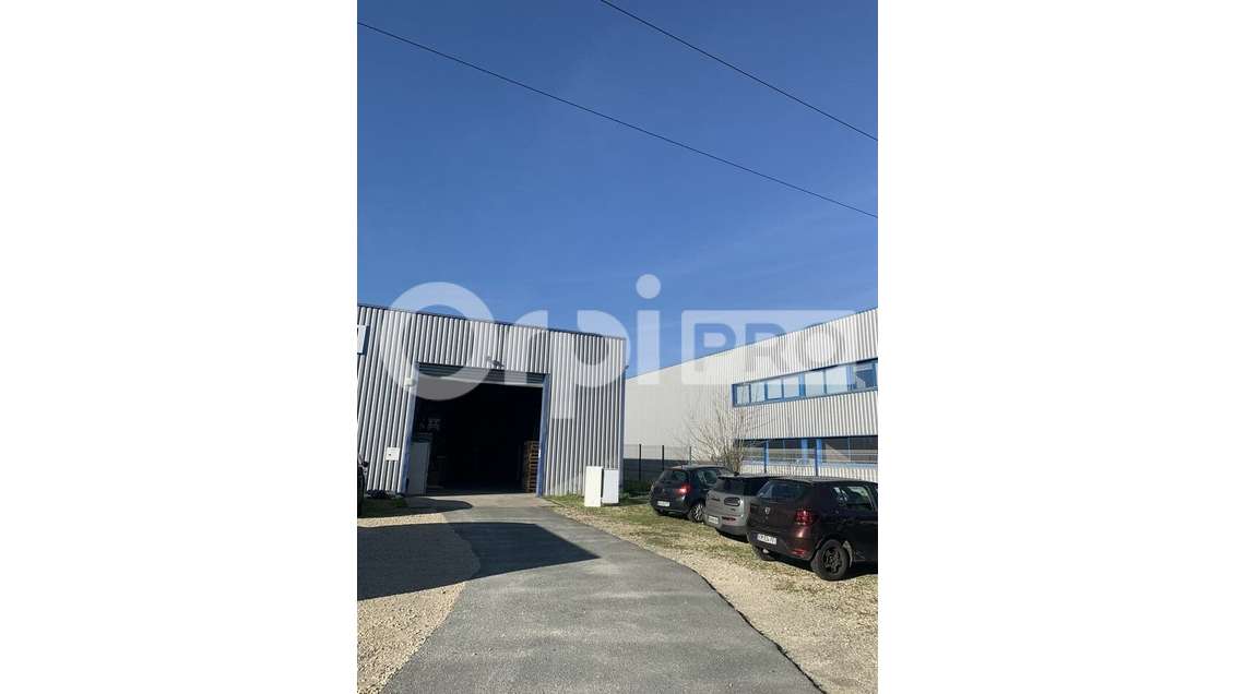 Local d'activité 800m² à louer à Carbon-Blanc