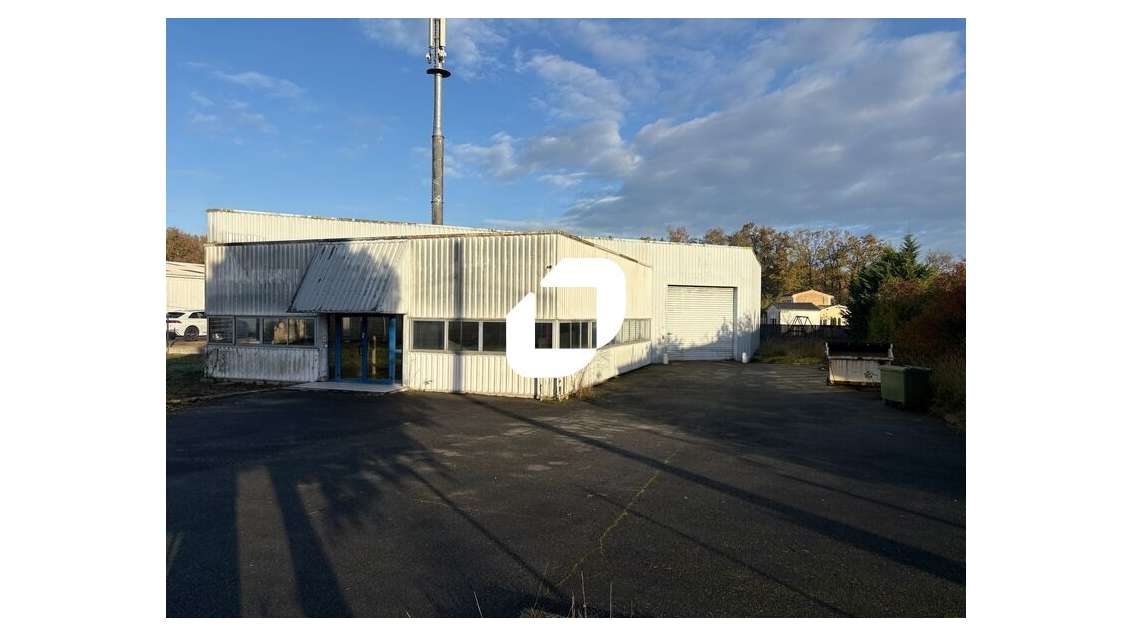 A louer Local d'activité 400m² Carbon blanc