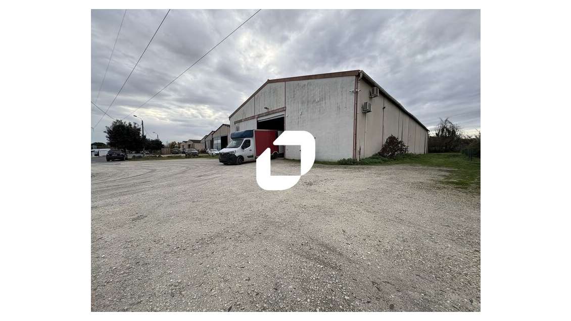 A louer Local d'activité 750m² Carbon blanc