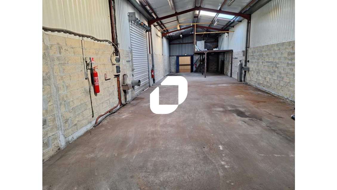 A louer Local d'activité 241m² Carbon blanc