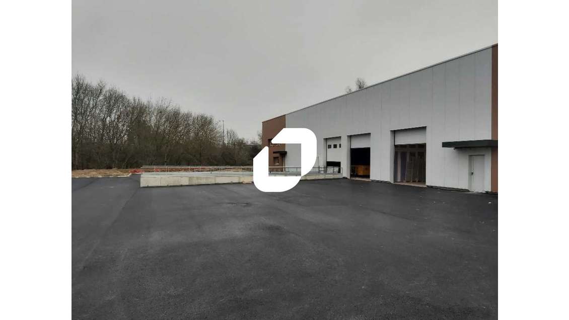 A louer Local d'activité 2100m² Carbon blanc