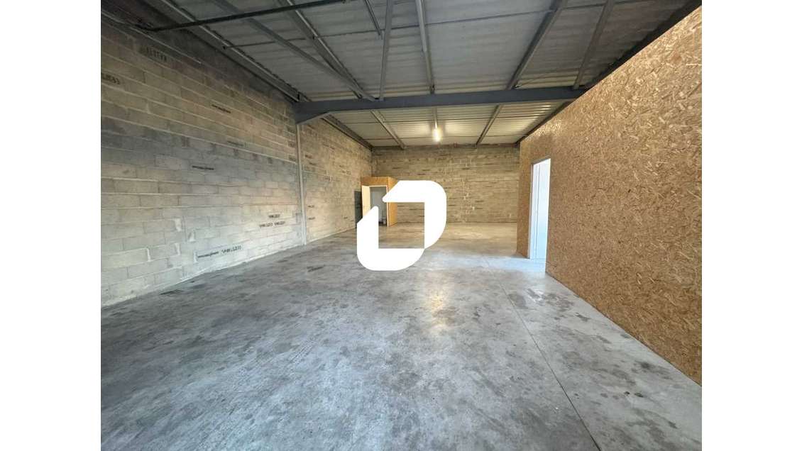 A louer Local d'activité 150m² Carbon blanc