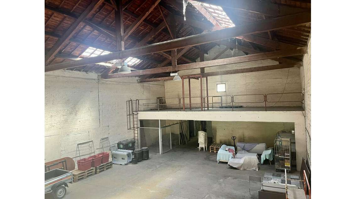 Local d'activité de 400m² à louer à Carpentras