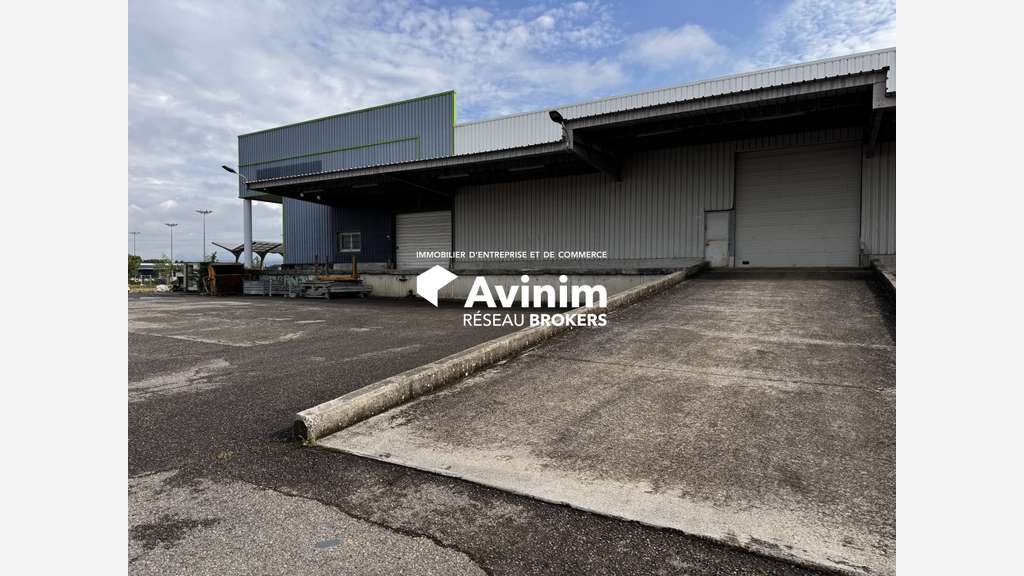 A louer entrepôt 800m² marché gare Carpentras