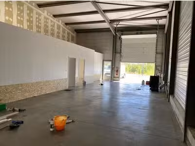 À louer local d'activités de 170m² à Carpentras