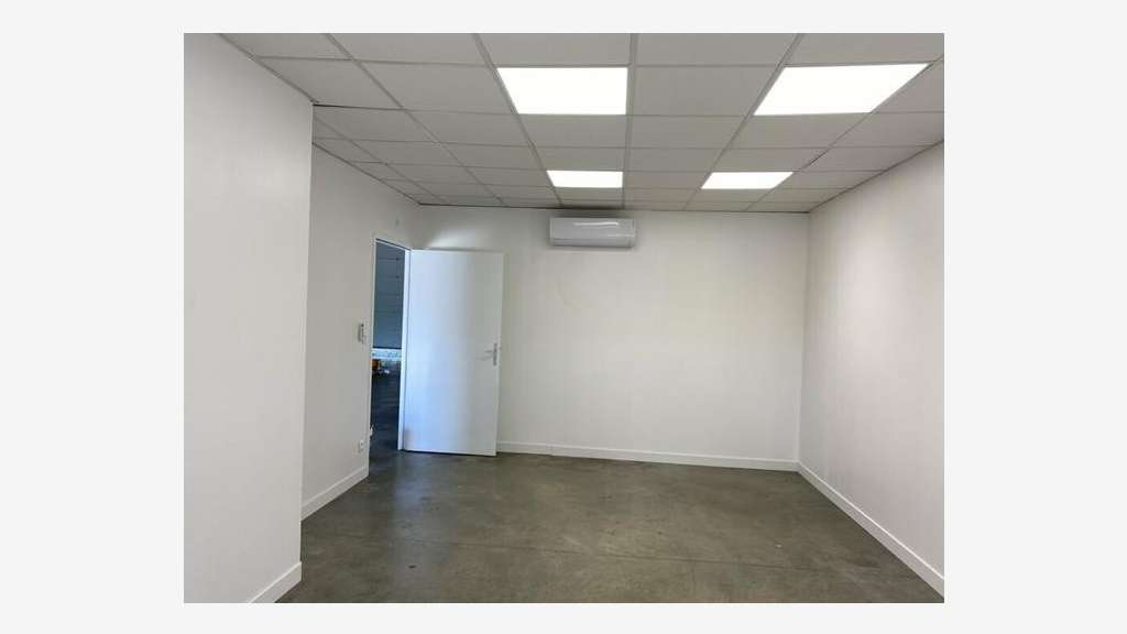 À louer – Local d'activités de 170 m² à Carpe