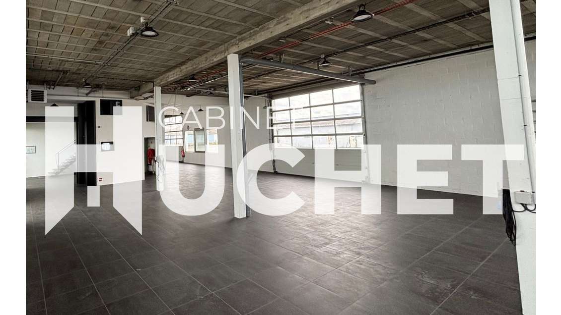 A louer local commercial de 1550m² à Carpiquet