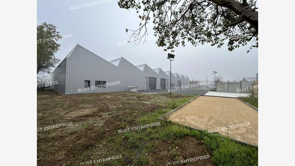 A louer local d'activités 330m² zone de Carquefou