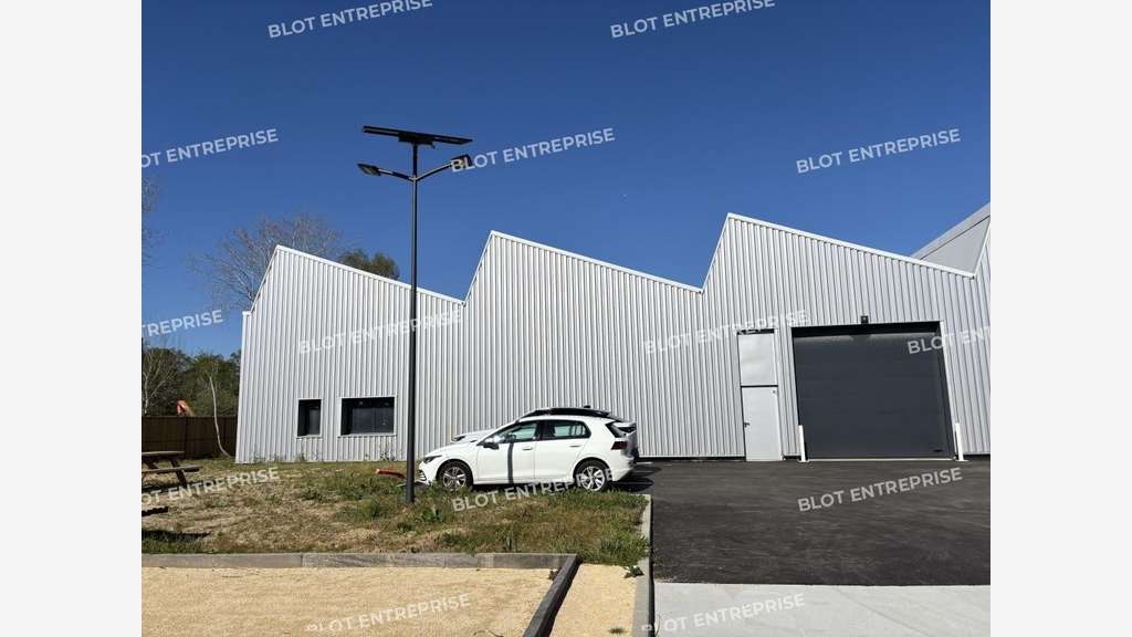 A louer local d'activités 330m² zone de Carquefou