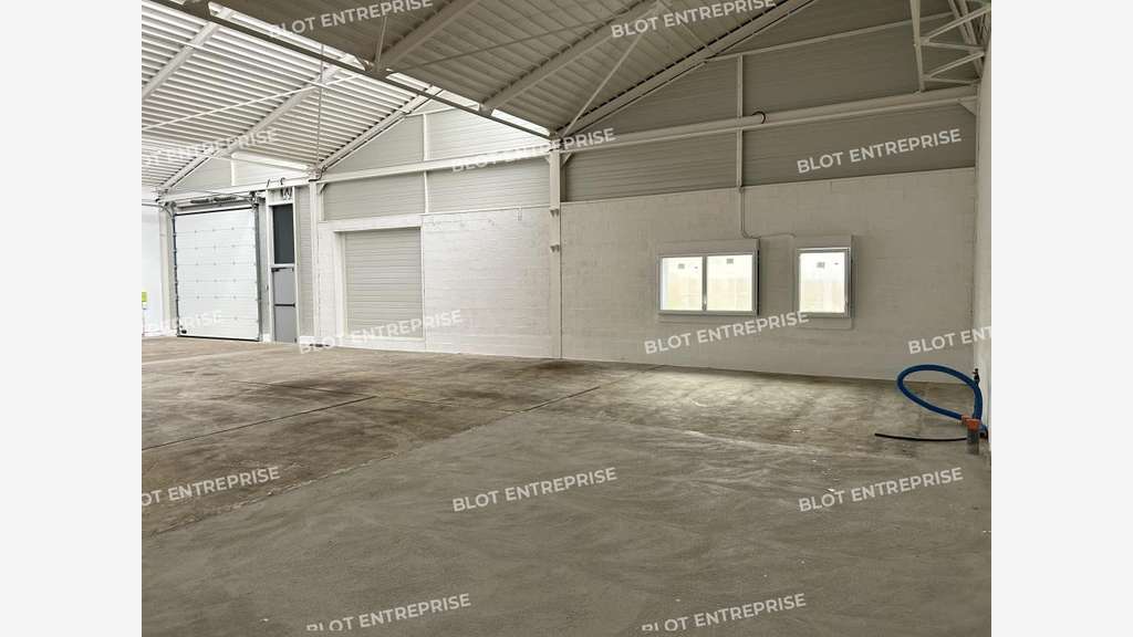 A louer local d'activités 330m² zone de Carquefou