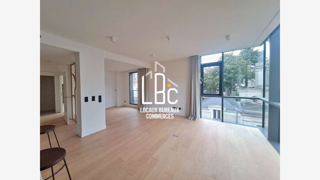 Vente entrepôt 240m² à Carquefou zone d'activités