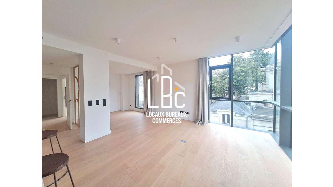 Vente entrepôt 240m² à Carquefou zone d'activités