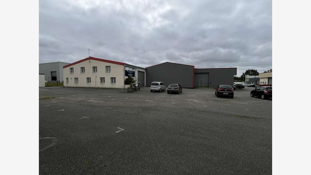 Local d'activité de 1387m² à louer à Carquefou