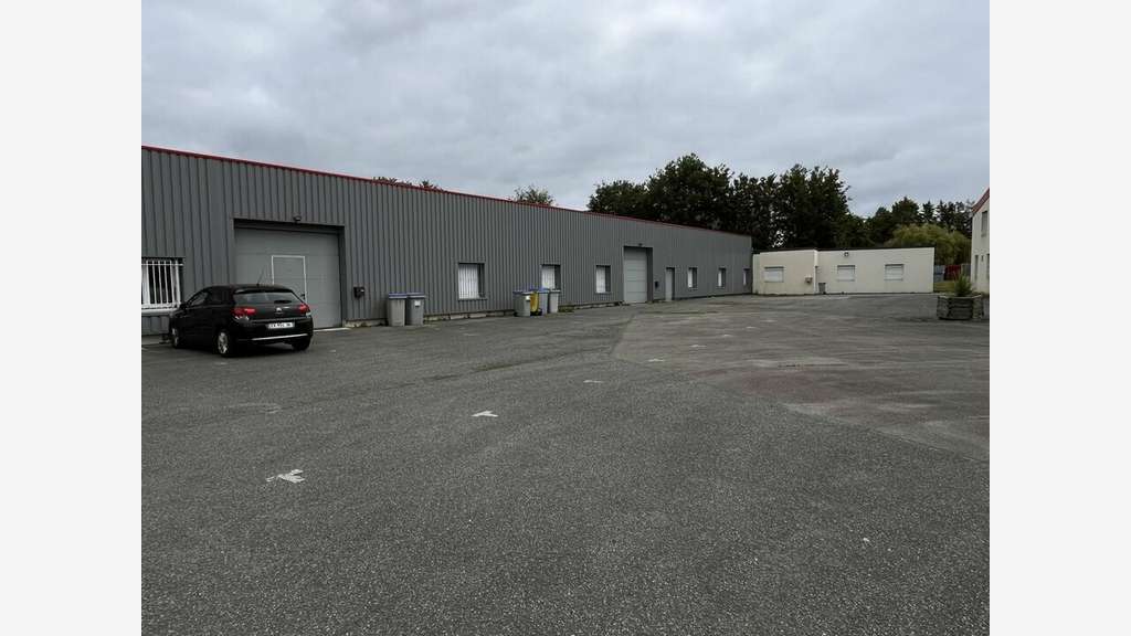 Local d'activité de 1387m² à louer à Carquefou