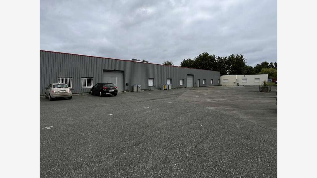 Local d'activité de 1387m² à louer à Carquefou