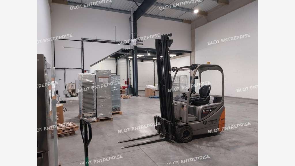 A louer locaux d'activités 1034m² à Carquefou