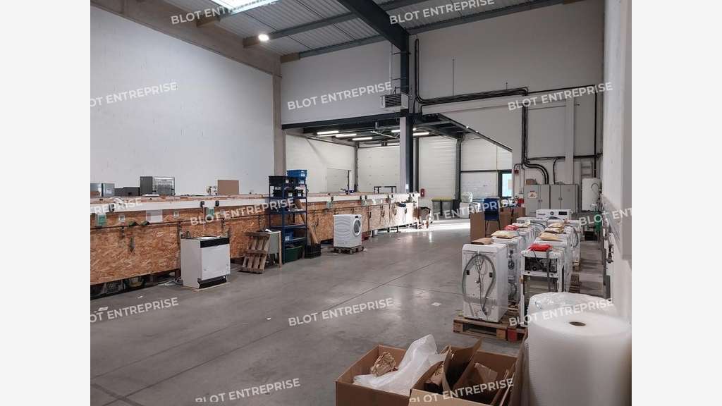A louer locaux d'activités 1034m² à Carquefou