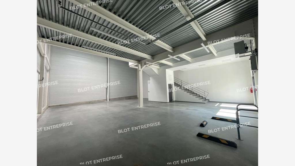 A louer cellule d'activités 442m² Nantes Nord Est