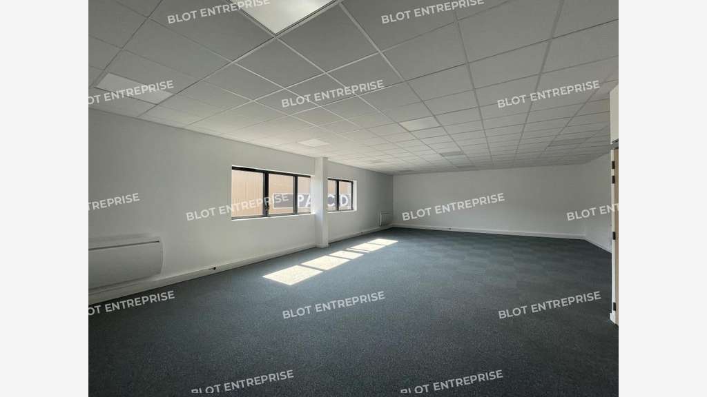 A louer cellule d'activités 260m² à Carquefou