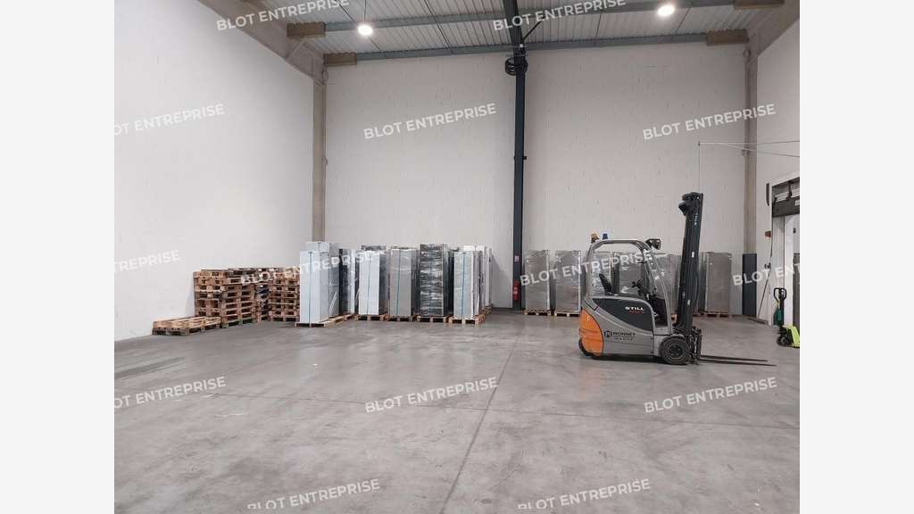 À LOUER - LOCAUX D'ACTIVITÉS - 1 034 m² - CA