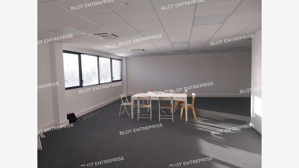 À LOUER - LOCAUX D'ACTIVITÉS - 1 034 m² - CA
