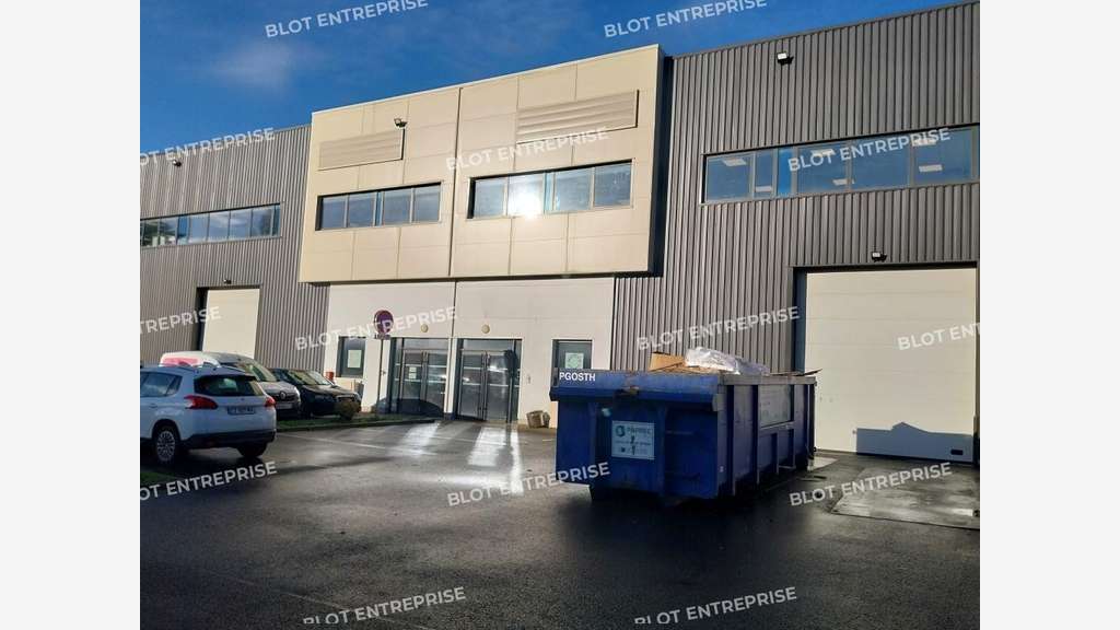 À LOUER - LOCAUX D'ACTIVITÉS - 1 034 m² - CA