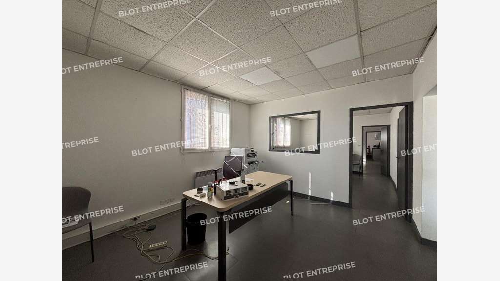 À LOUER - LOCAUX D'ACTIVITÉS - 380 M² - CARQUEFOU