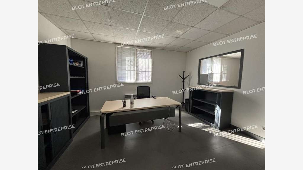 À LOUER - LOCAUX D'ACTIVITÉS - 380 M² - CARQUEFOU