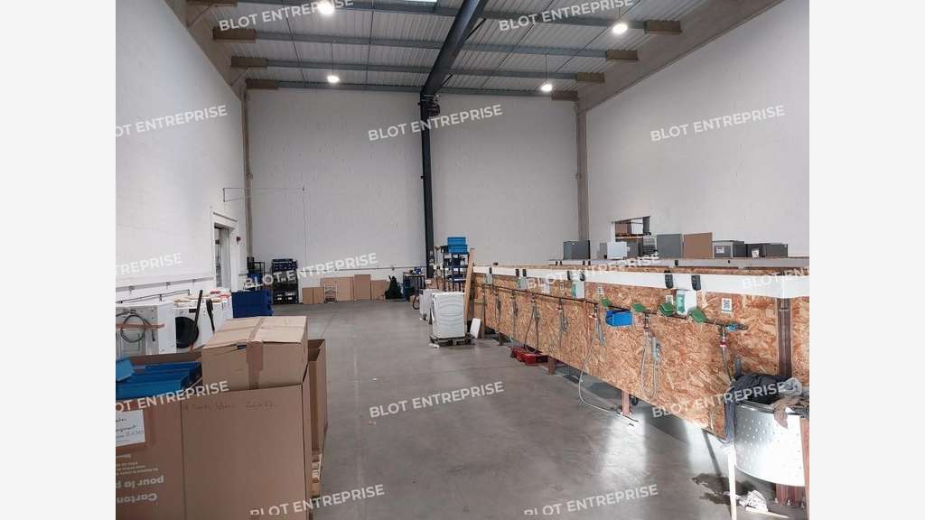 À LOUER - LOCAUX D'ACTIVITÉS - 470 M² - CARQUEFOU