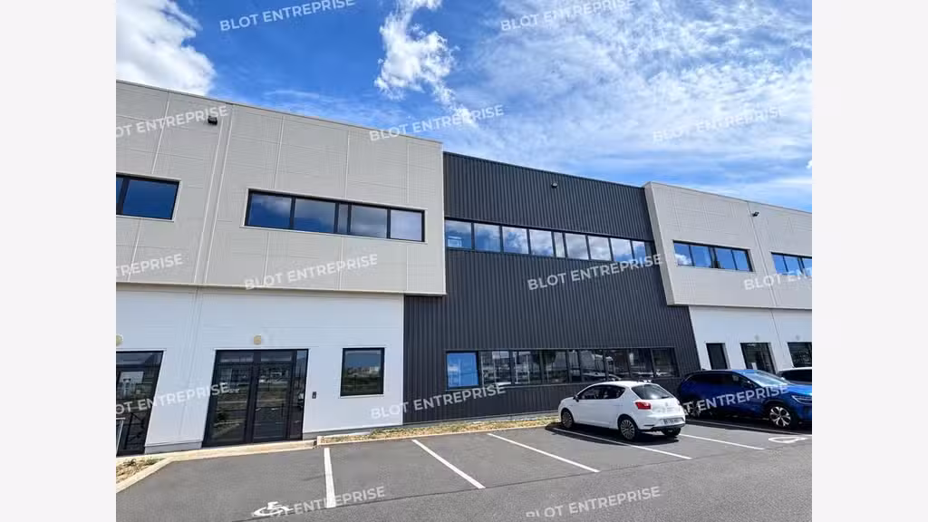 À LOUER - LOCAUX D'ACTIVITÉS - 467 M² - CARQUEFOU