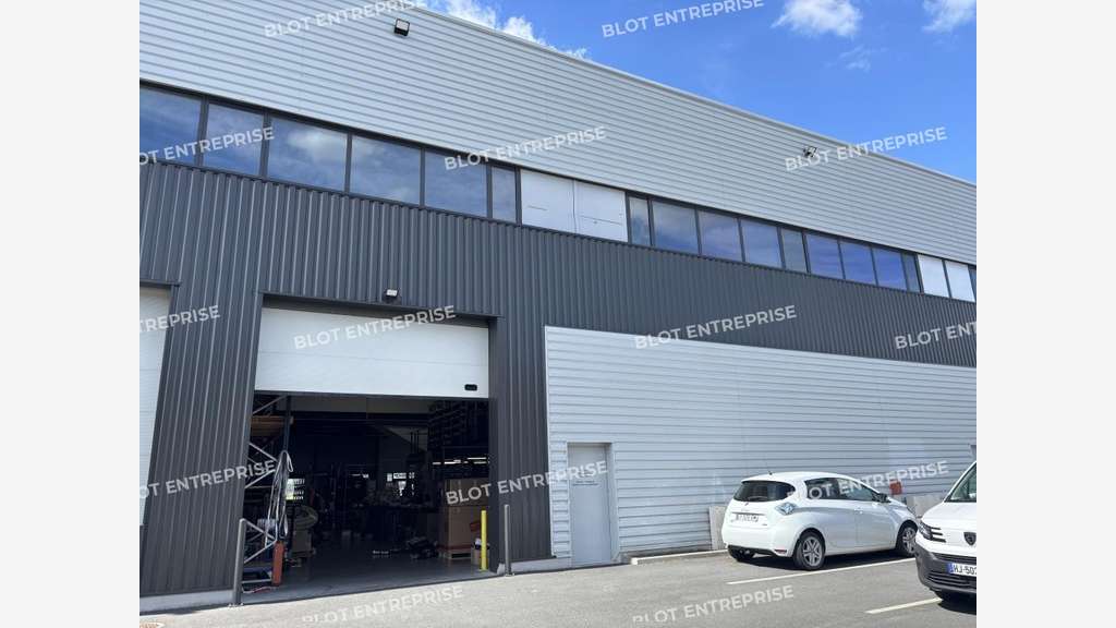 À LOUER - LOCAUX D'ACTIVITÉS - 467 M² - CARQUEFOU