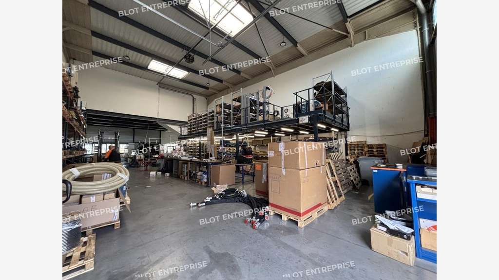 À LOUER - LOCAUX D'ACTIVITÉS - 467 M² - CARQUEFOU