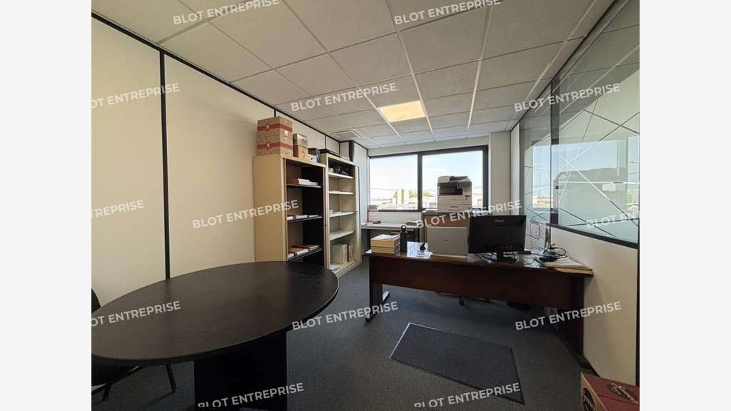 À LOUER - LOCAUX D'ACTIVITÉS - 467 M² - CARQUEFOU