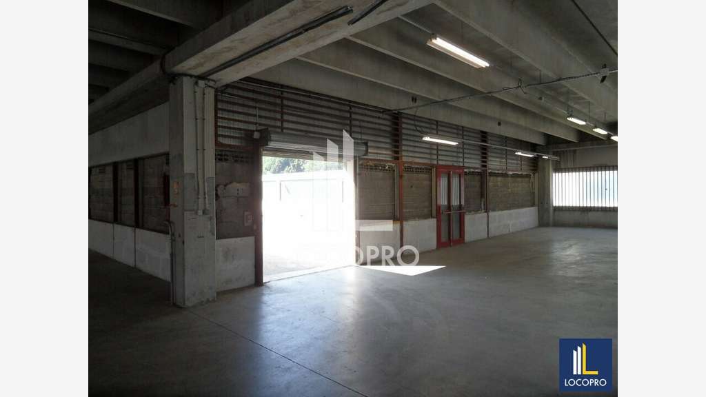 Location local d'activité 1000m² ZI de Carros