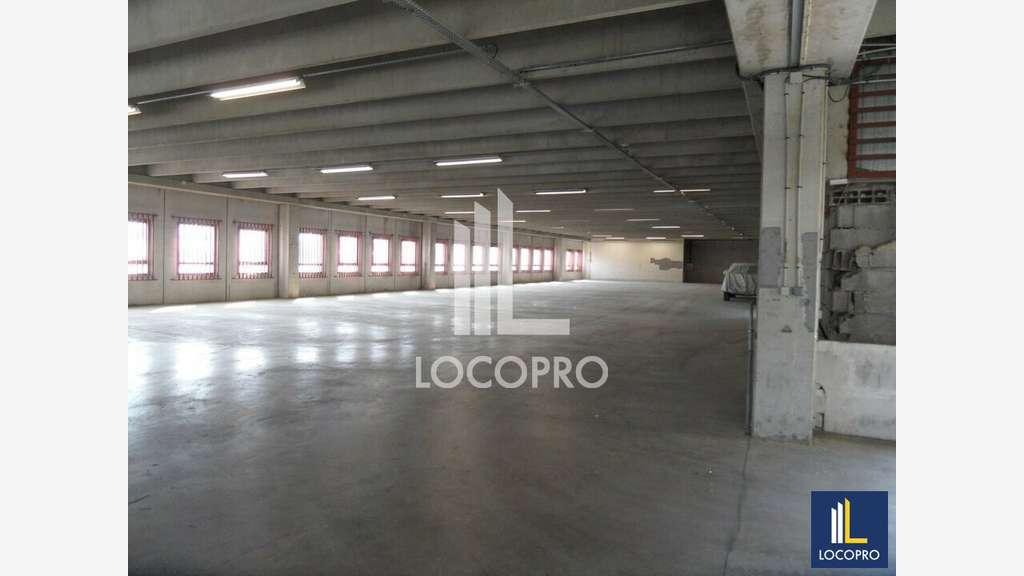Location local d'activité 1000m² ZI de Carros