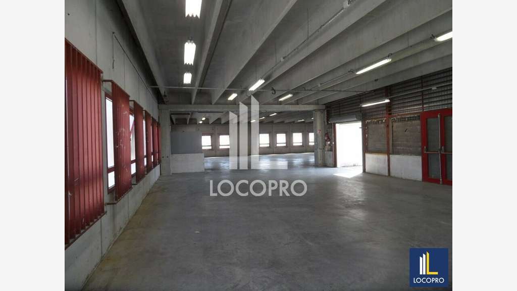 Location local d'activité 1000m² ZI de Carros
