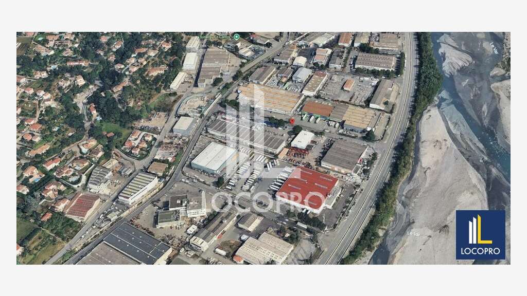 A louer local 6400m² zone d'activité de Carros