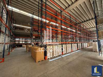 Location entrepôt et bureaux 4594m² à Carros