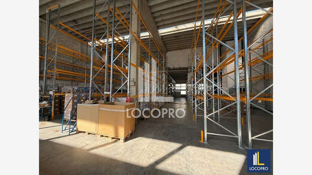 Entrepôt 2076m² à louer à ZI Carros