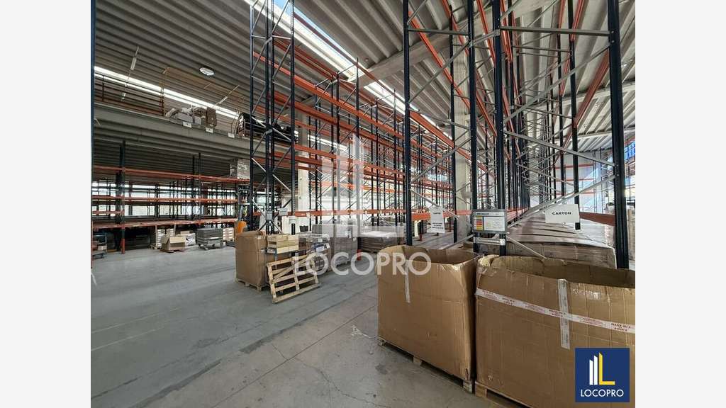 Entrepôt 2076m² à louer à ZI Carros